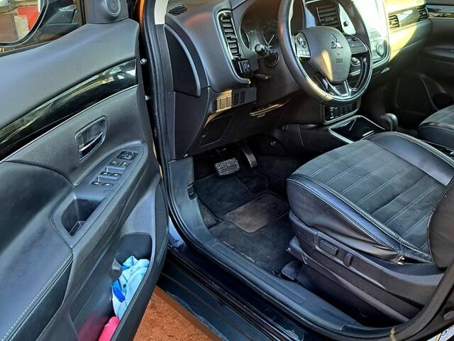 Чорний Міцубісі Аутлендер, об'ємом двигуна 2.4 л та пробігом 102 тис. км за 19200 $, фото 5 на Automoto.ua