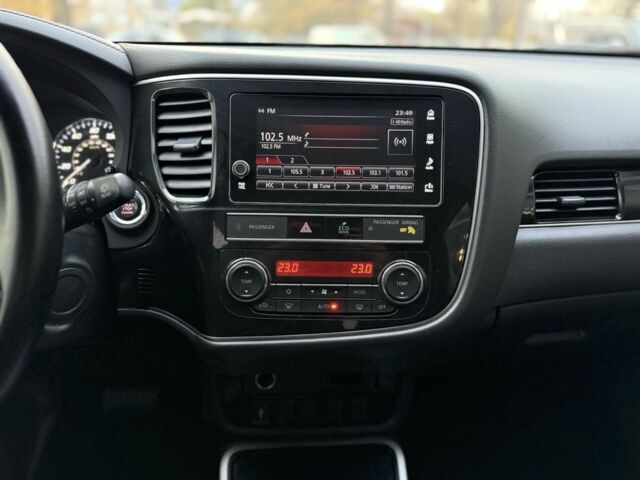 Чорний Міцубісі Аутлендер, об'ємом двигуна 2.4 л та пробігом 107 тис. км за 16250 $, фото 10 на Automoto.ua