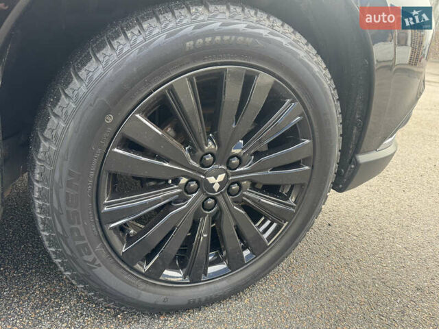 Черный Мицубиси Аутлендер, объемом двигателя 2 л и пробегом 148 тыс. км за 21800 $, фото 14 на Automoto.ua