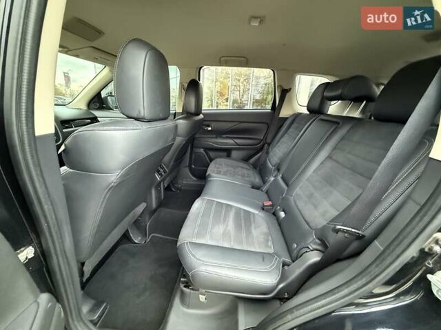 Чорний Міцубісі Аутлендер, об'ємом двигуна 2.36 л та пробігом 106 тис. км за 16250 $, фото 16 на Automoto.ua