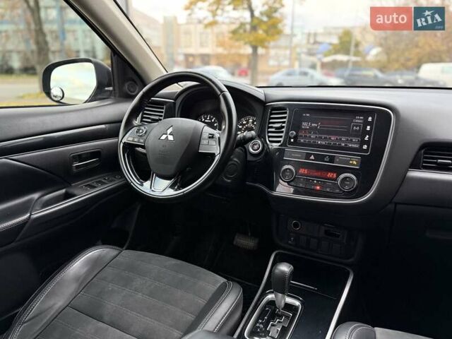 Чорний Міцубісі Аутлендер, об'ємом двигуна 2.36 л та пробігом 106 тис. км за 16250 $, фото 9 на Automoto.ua
