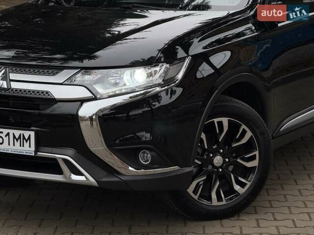 Черный Мицубиси Аутлендер, объемом двигателя 2 л и пробегом 65 тыс. км за 19950 $, фото 1 на Automoto.ua