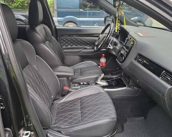 Черный Мицубиси Аутлендер, объемом двигателя 2.36 л и пробегом 67 тыс. км за 25925 $, фото 11 на Automoto.ua