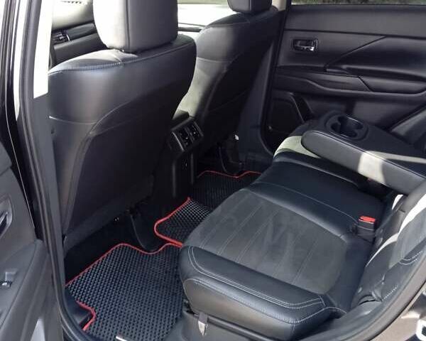 Міцубісі Аутлендер 2019 у Кривому Розі на Automoto.ua Чорний Міцубісі Аутлендер, об'ємом двигуна 2.4 л та пробігом 72 тис. км за 18500 $, фото 7 на Automoto.ua