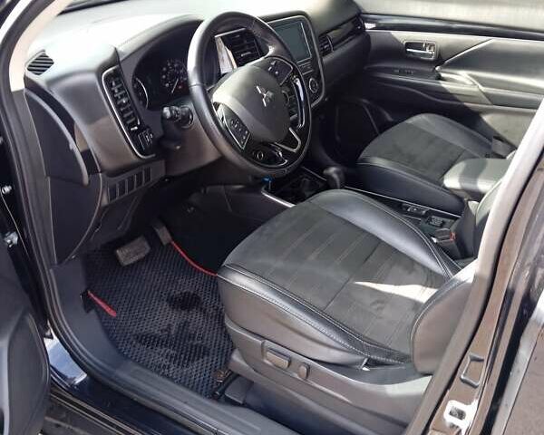 Міцубісі Аутлендер 2019 у Кривому Розі на Automoto.ua Чорний Міцубісі Аутлендер, об'ємом двигуна 2.4 л та пробігом 72 тис. км за 18500 $, фото 8 на Automoto.ua