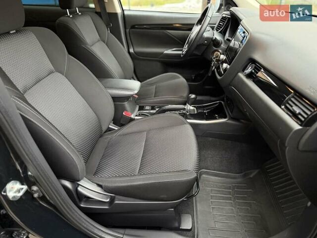 Черный Мицубиси Аутлендер, объемом двигателя 2 л и пробегом 65 тыс. км за 19950 $, фото 18 на Automoto.ua