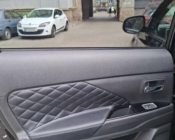 Черный Мицубиси Аутлендер, объемом двигателя 2.36 л и пробегом 67 тыс. км за 25925 $, фото 23 на Automoto.ua