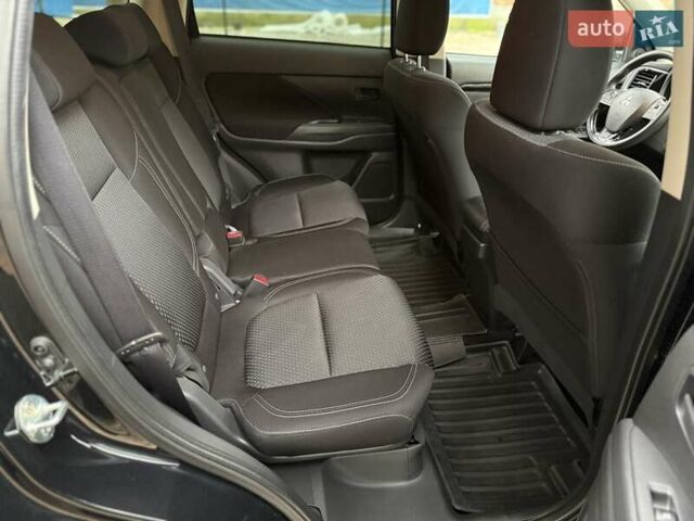 Черный Мицубиси Аутлендер, объемом двигателя 2 л и пробегом 65 тыс. км за 19950 $, фото 20 на Automoto.ua