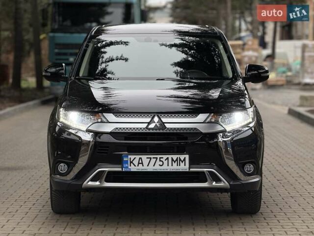 Черный Мицубиси Аутлендер, объемом двигателя 2 л и пробегом 65 тыс. км за 19950 $, фото 2 на Automoto.ua