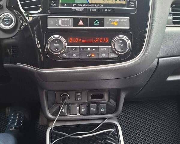 Черный Мицубиси Аутлендер, объемом двигателя 2.36 л и пробегом 67 тыс. км за 25925 $, фото 9 на Automoto.ua