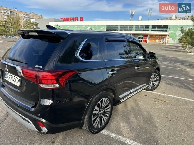 Черный Мицубиси Аутлендер, объемом двигателя 2.36 л и пробегом 90 тыс. км за 26500 $, фото 5 на Automoto.ua