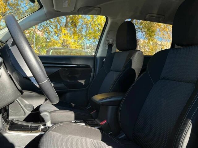 Чорний Міцубісі Аутлендер, об'ємом двигуна 2.4 л та пробігом 97 тис. км за 17700 $, фото 6 на Automoto.ua