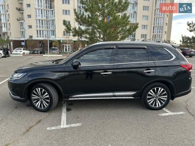 Черный Мицубиси Аутлендер, объемом двигателя 2.36 л и пробегом 90 тыс. км за 26500 $, фото 1 на Automoto.ua