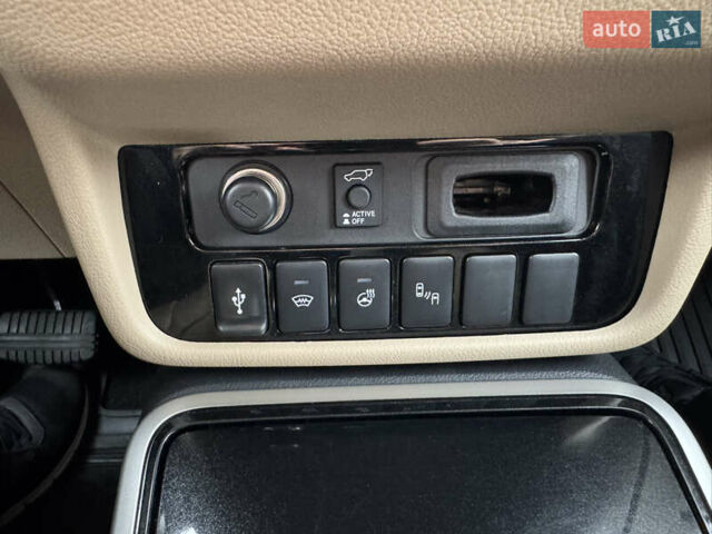 Чорний Міцубісі Аутлендер, об'ємом двигуна 2.36 л та пробігом 53 тис. км за 23500 $, фото 25 на Automoto.ua