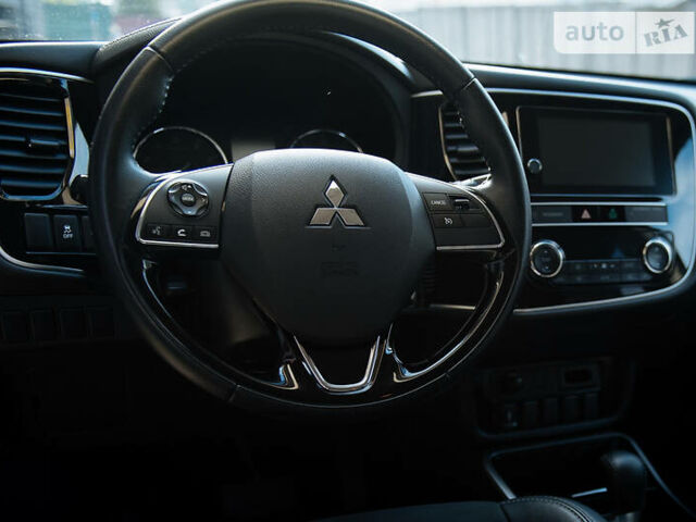Міцубісі Аутлендер 2019 у Львові на Automoto.ua Чорний Міцубісі Аутлендер, об'ємом двигуна 2.4 л та пробігом 75 тис. км за 17200 $, фото 10 на Automoto.ua