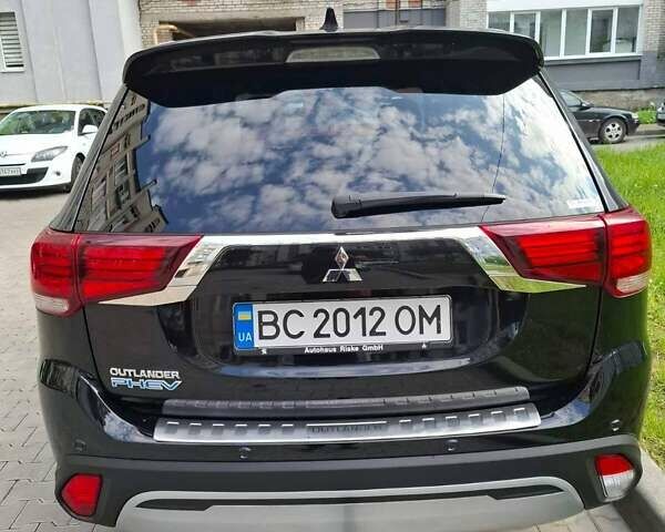 Черный Мицубиси Аутлендер, объемом двигателя 2.36 л и пробегом 67 тыс. км за 25925 $, фото 5 на Automoto.ua