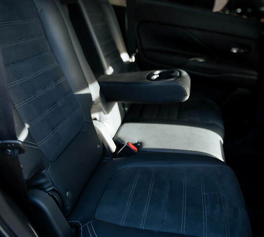 Міцубісі Аутлендер 2019 у Львові на Automoto.ua Чорний Міцубісі Аутлендер, об'ємом двигуна 2.4 л та пробігом 75 тис. км за 17200 $, фото 7 на Automoto.ua