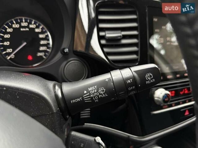 Черный Мицубиси Аутлендер, объемом двигателя 2 л и пробегом 65 тыс. км за 19950 $, фото 27 на Automoto.ua