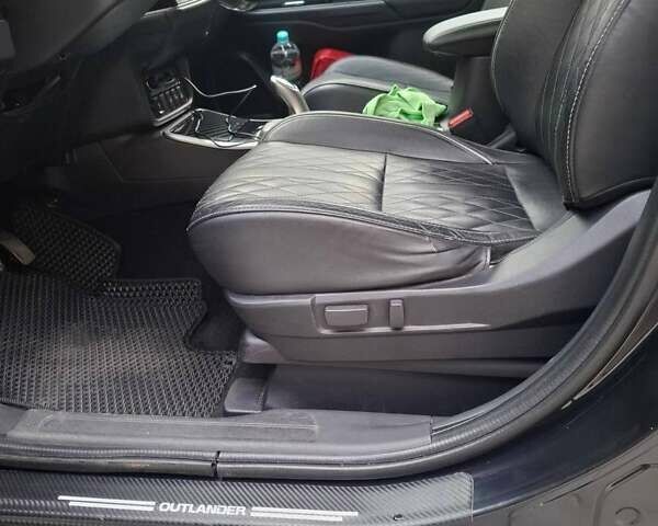 Черный Мицубиси Аутлендер, объемом двигателя 2.36 л и пробегом 67 тыс. км за 25925 $, фото 12 на Automoto.ua