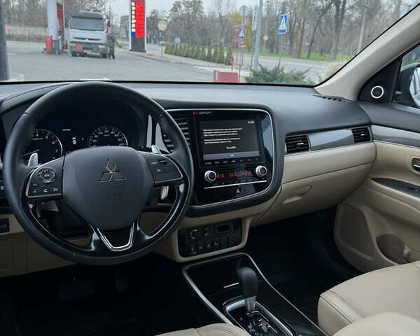 Чорний Міцубісі Аутлендер, об'ємом двигуна 2.36 л та пробігом 53 тис. км за 23500 $, фото 11 на Automoto.ua