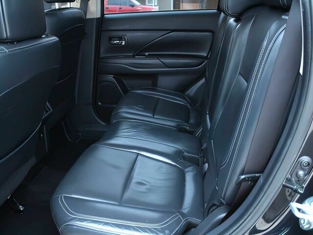 Черный Мицубиси Аутлендер, объемом двигателя 3 л и пробегом 43 тыс. км за 6400 $, фото 11 на Automoto.ua