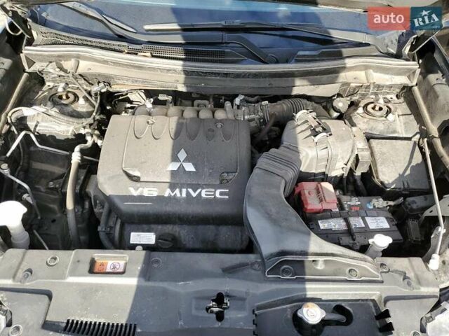 Чорний Міцубісі Аутлендер, об'ємом двигуна 3 л та пробігом 96 тис. км за 3600 $, фото 10 на Automoto.ua