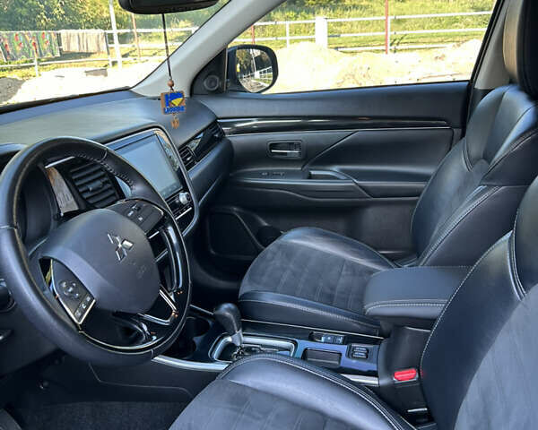 Черный Мицубиси Аутлендер, объемом двигателя 2.36 л и пробегом 67 тыс. км за 19500 $, фото 7 на Automoto.ua