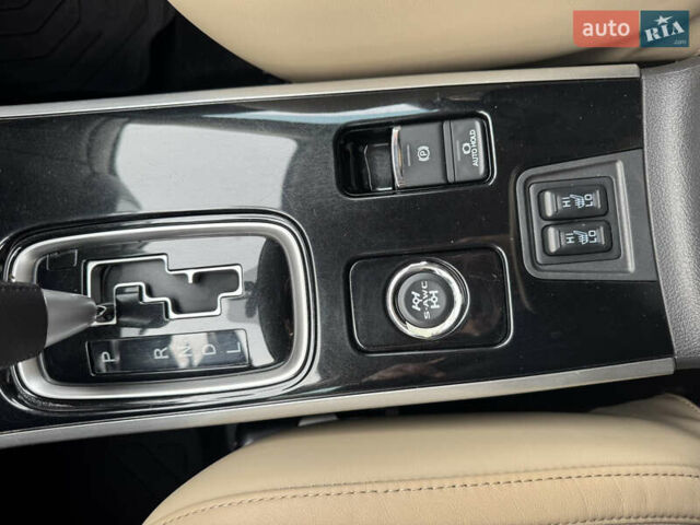 Чорний Міцубісі Аутлендер, об'ємом двигуна 2.36 л та пробігом 53 тис. км за 23500 $, фото 27 на Automoto.ua