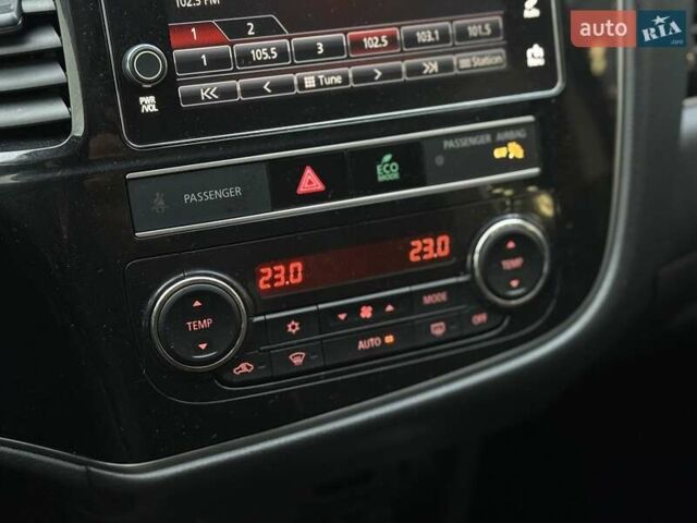 Чорний Міцубісі Аутлендер, об'ємом двигуна 2.36 л та пробігом 106 тис. км за 16250 $, фото 20 на Automoto.ua