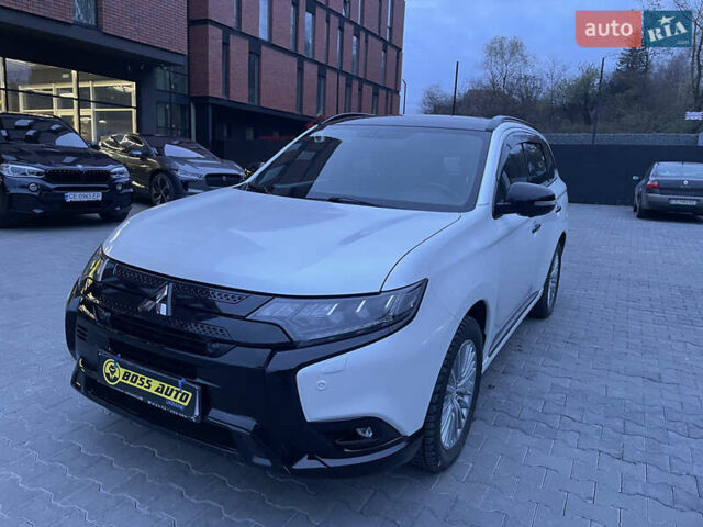 Черный Мицубиси Аутлендер, объемом двигателя 2.4 л и пробегом 53 тыс. км за 32900 $, фото 2 на Automoto.ua