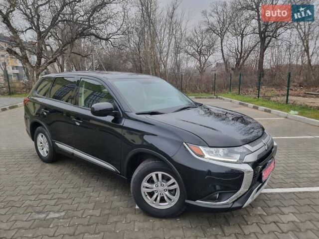 Черный Мицубиси Аутлендер, объемом двигателя 2.36 л и пробегом 127 тыс. км за 20800 $, фото 2 на Automoto.ua