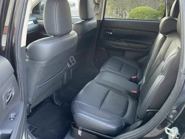 Черный Мицубиси Аутлендер, объемом двигателя 2.4 л и пробегом 1 тыс. км за 14400 $, фото 18 на Automoto.ua