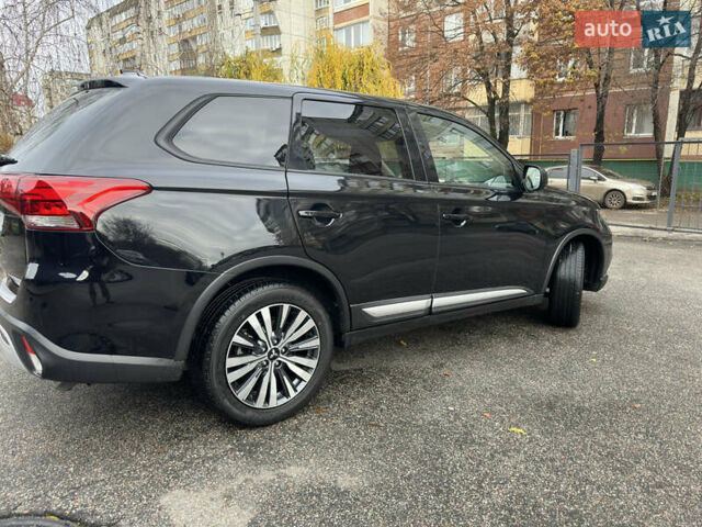 Черный Мицубиси Аутлендер, объемом двигателя 2.4 л и пробегом 44 тыс. км за 18700 $, фото 2 на Automoto.ua
