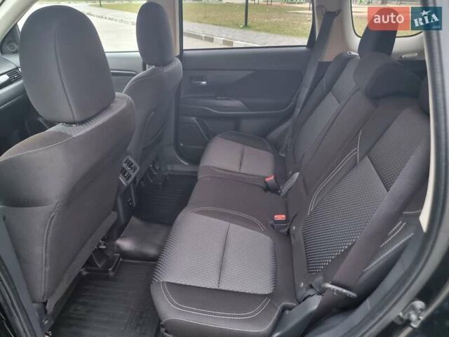 Черный Мицубиси Аутлендер, объемом двигателя 2.36 л и пробегом 127 тыс. км за 20800 $, фото 33 на Automoto.ua