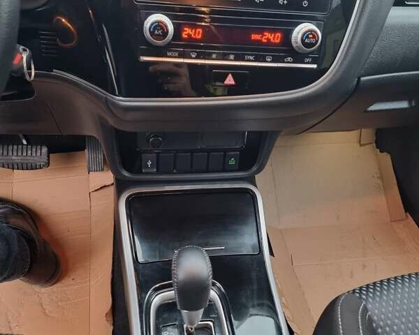 Черный Мицубиси Аутлендер, объемом двигателя 2.36 л и пробегом 127 тыс. км за 20800 $, фото 26 на Automoto.ua