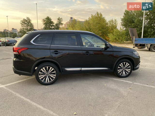 Черный Мицубиси Аутлендер, объемом двигателя 2.36 л и пробегом 39 тыс. км за 22800 $, фото 5 на Automoto.ua