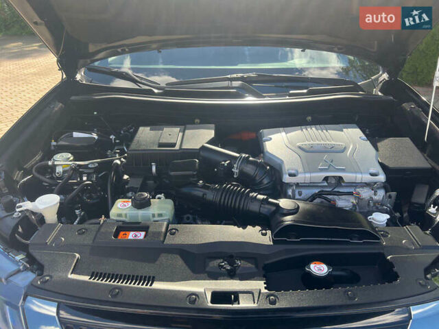 Чорний Міцубісі Аутлендер, об'ємом двигуна 2.36 л та пробігом 174 тис. км за 27800 $, фото 46 на Automoto.ua