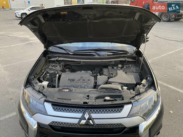 Черный Мицубиси Аутлендер, объемом двигателя 2.36 л и пробегом 39 тыс. км за 22800 $, фото 7 на Automoto.ua