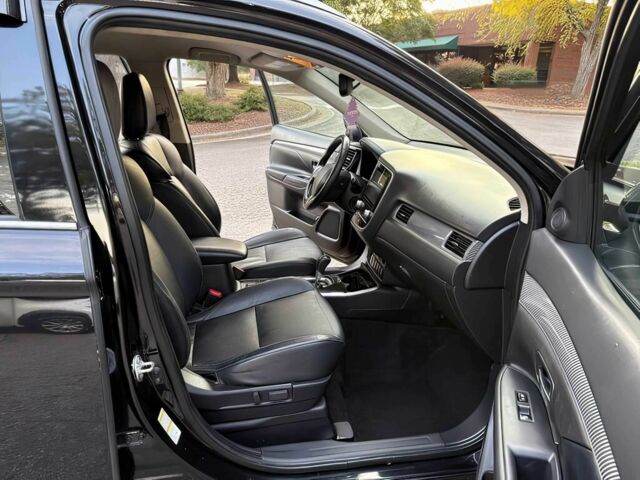 Чорний Міцубісі Аутлендер, об'ємом двигуна 2.4 л та пробігом 32 тис. км за 8000 $, фото 11 на Automoto.ua