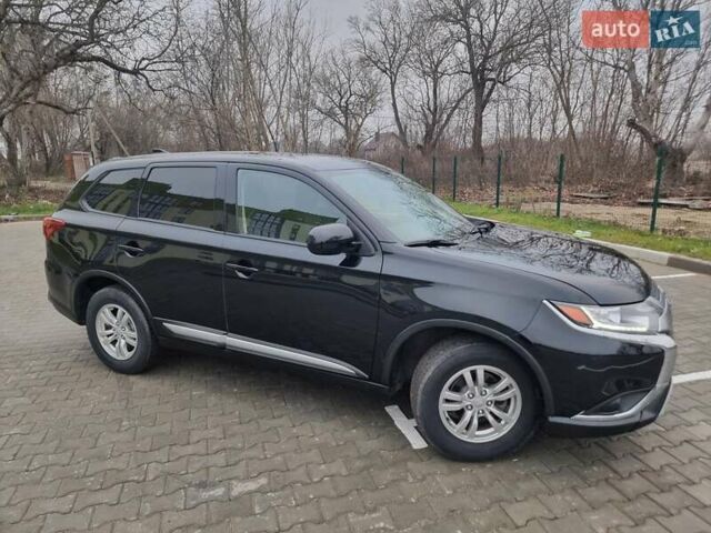 Черный Мицубиси Аутлендер, объемом двигателя 2.36 л и пробегом 127 тыс. км за 20800 $, фото 6 на Automoto.ua