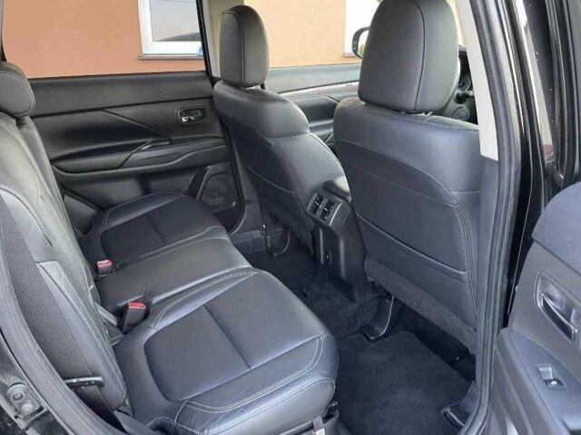 Черный Мицубиси Аутлендер, объемом двигателя 2.4 л и пробегом 1 тыс. км за 14400 $, фото 17 на Automoto.ua