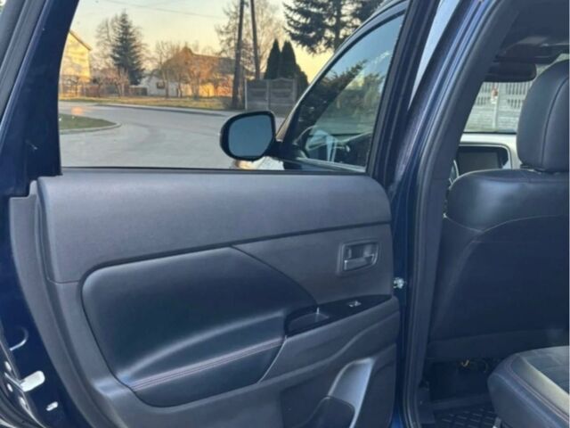 Черный Мицубиси Аутлендер, объемом двигателя 2.4 л и пробегом 38 тыс. км за 14000 $, фото 5 на Automoto.ua