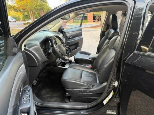 Чорний Міцубісі Аутлендер, об'ємом двигуна 2.4 л та пробігом 32 тис. км за 11800 $, фото 7 на Automoto.ua