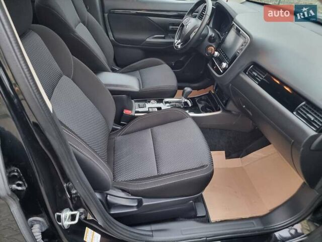 Черный Мицубиси Аутлендер, объемом двигателя 2.36 л и пробегом 127 тыс. км за 20800 $, фото 46 на Automoto.ua