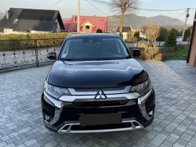 Черный Мицубиси Аутлендер, объемом двигателя 2.4 л и пробегом 1 тыс. км за 14400 $, фото 1 на Automoto.ua