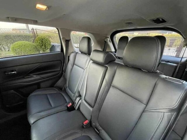 Черный Мицубиси Аутлендер, объемом двигателя 2.4 л и пробегом 1 тыс. км за 14400 $, фото 19 на Automoto.ua