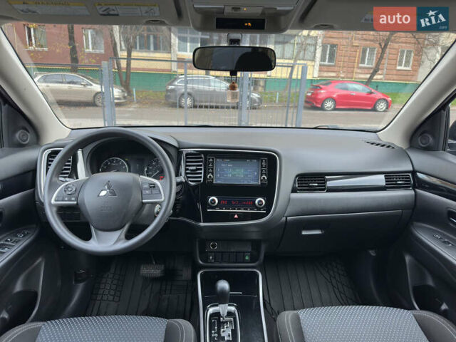 Черный Мицубиси Аутлендер, объемом двигателя 2.4 л и пробегом 44 тыс. км за 18700 $, фото 19 на Automoto.ua