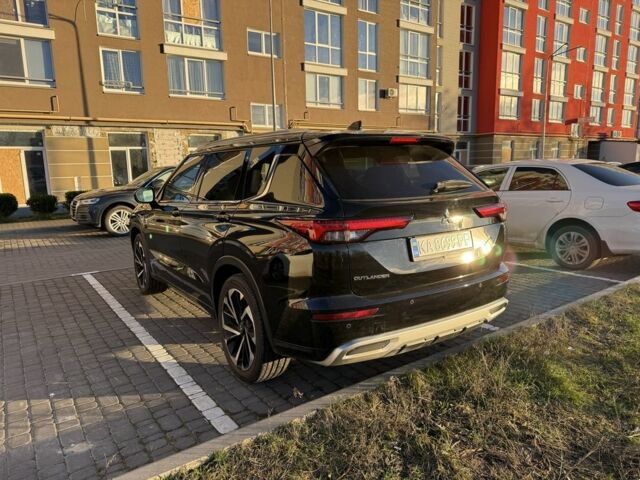 Черный Мицубиси Аутлендер, объемом двигателя 2.5 л и пробегом 121 тыс. км за 22600 $, фото 4 на Automoto.ua