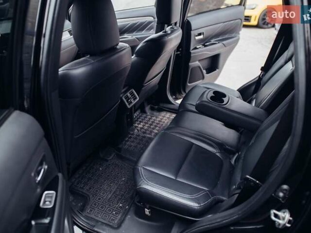 Черный Мицубиси Аутлендер, объемом двигателя 2.36 л и пробегом 110 тыс. км за 28900 $, фото 17 на Automoto.ua
