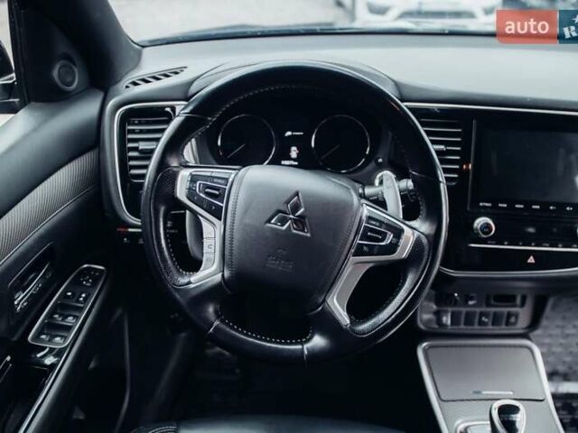 Черный Мицубиси Аутлендер, объемом двигателя 2.36 л и пробегом 110 тыс. км за 28900 $, фото 4 на Automoto.ua